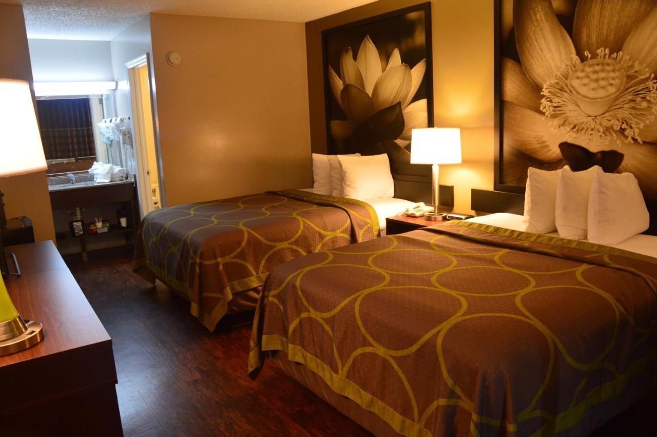 Super 8 By Wyndham Madison Hotel Exterior foto